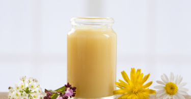 свойства маточного пчелиного молочка