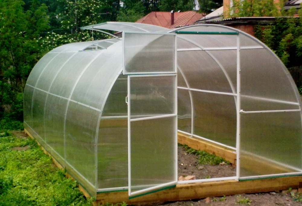 какой толщины поликарбонат лучше использовать для теплицы